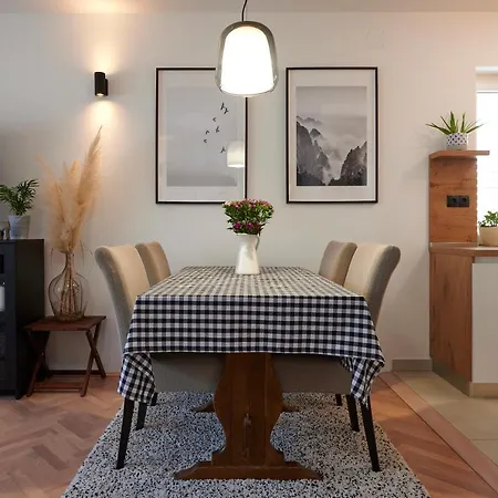 Miro - Center Of Trogir