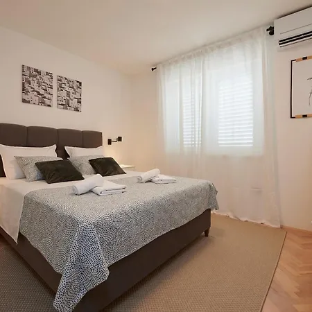 Miro - Center Of Trogir